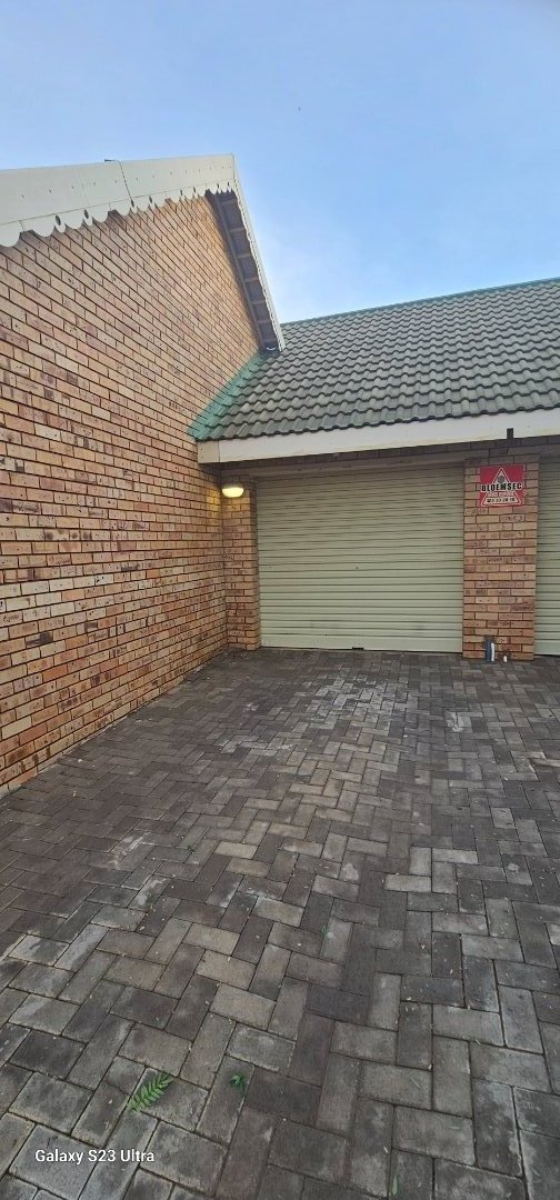 2 Bedroom Property for Sale in Heuwelsig Free State